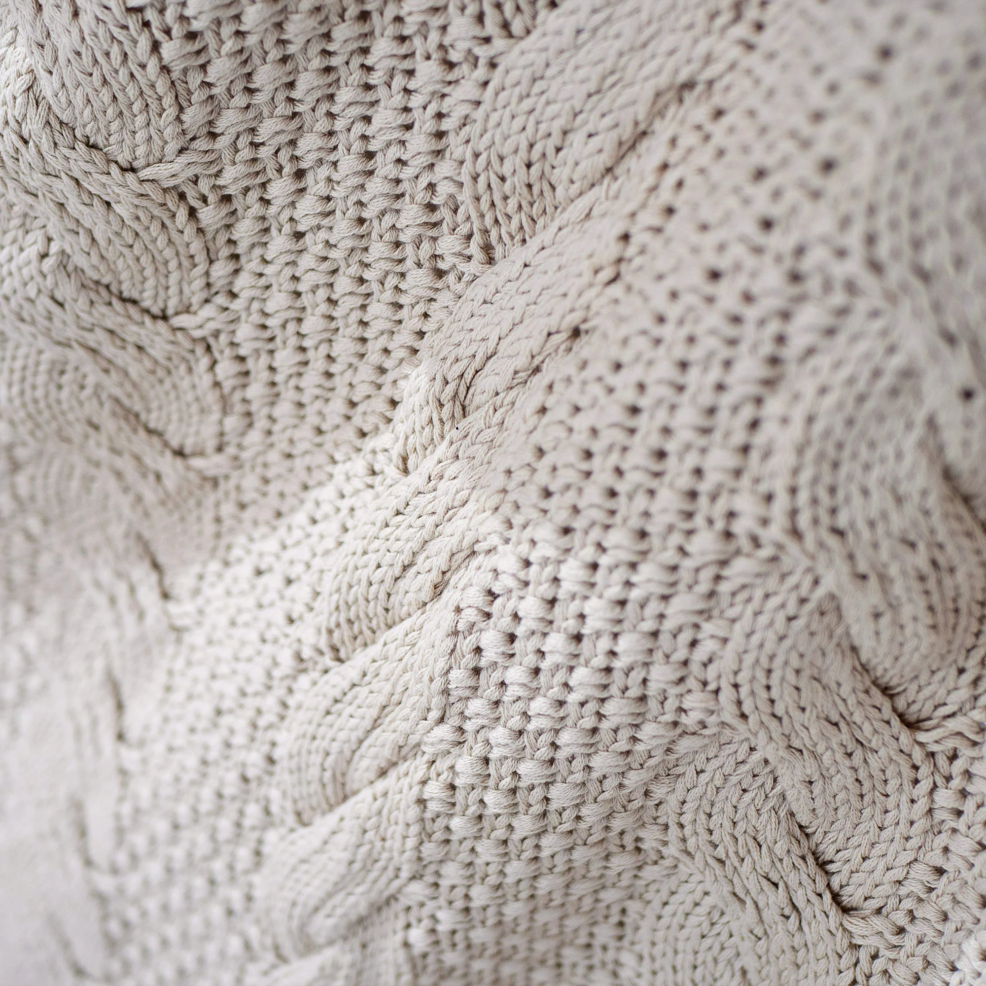 Kuscheldecke / Tagesdecke - Gestrickte Cable Creme - Image 4